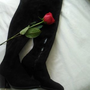 Over the knees heeled boots